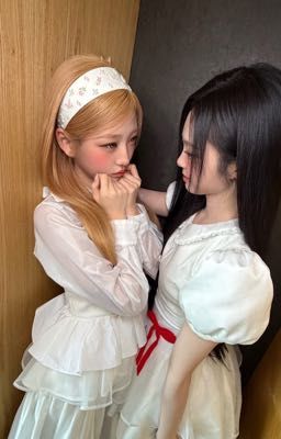 Ai hỏi...?